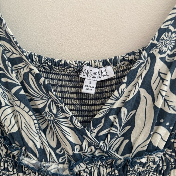 Patrons Of Peace Women’s Jumpsuit Size Small Blue White Floral Smocked - Picture 2 of 5